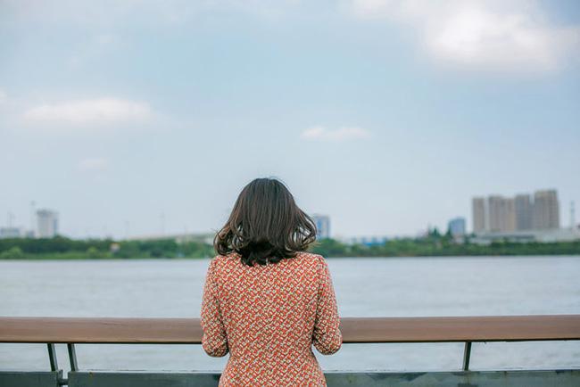 Đến nhà chồng sắp cưới ăn cơm, nàng dâu bị 1 đứa trẻ gọi mẹ-1