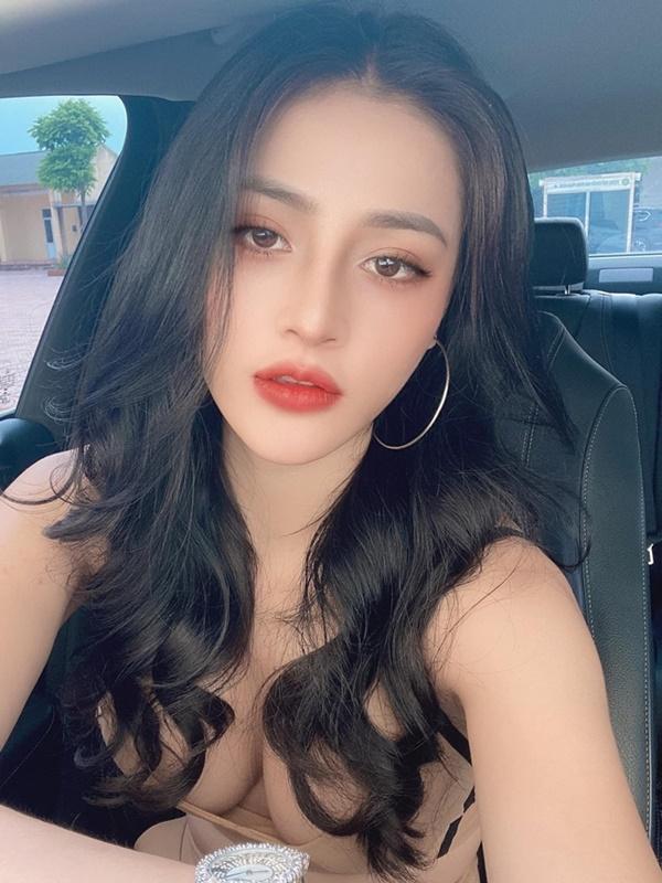 Dù chưa qua trường lớp đào tạo chuyên nghiệp nào về diễn xuất nhưng sự cầu thị học hỏi, nghiêm túc của Thanh Vân ghi điểm trong mắt khán giả.