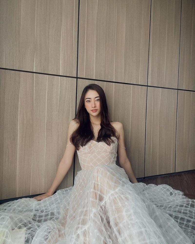 Quỳnh Anh Shyn lộ nội y nhức mắt - Chi Pu khoe body khét lẹt-9