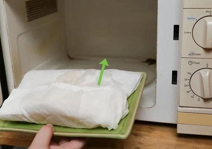 Bánh mì để lâu vừa ỉu vừa dai, 4 cách làm giòn ngon như mới ra lò-3