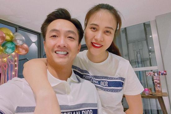 Cường Đô La selfie Đàm Thu Trang: Bà xã như nóc nhà nghĩa đen