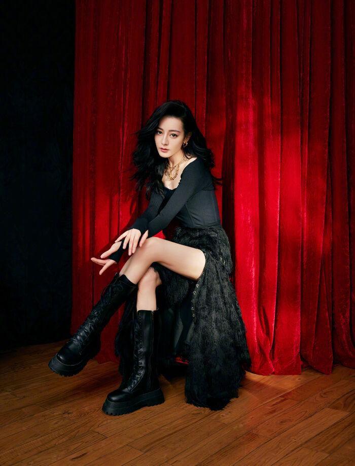 Địch Lệ Nhiệt Ba gầy báo động, rao bán cả ngực lẫn đầu gối-2