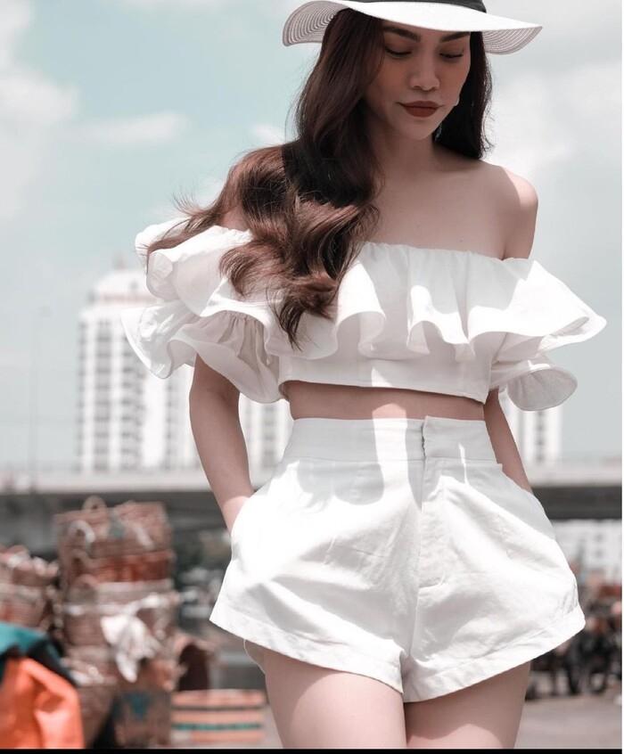 Bắt bài giấu bụng mỡ của Hà Hồ nhờ chiêu mix đồ cao tay với quần short-6