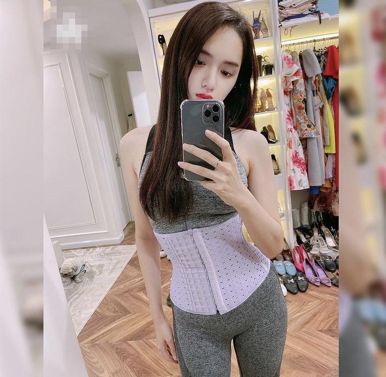 Đào Bá Lộc đeo corset khoe eo thon chị em nhìn khóc thét-8