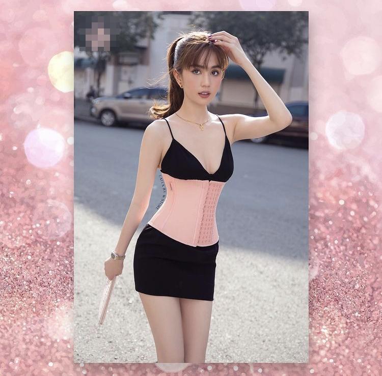 Đào Bá Lộc đeo corset khoe eo thon chị em nhìn khóc thét-6