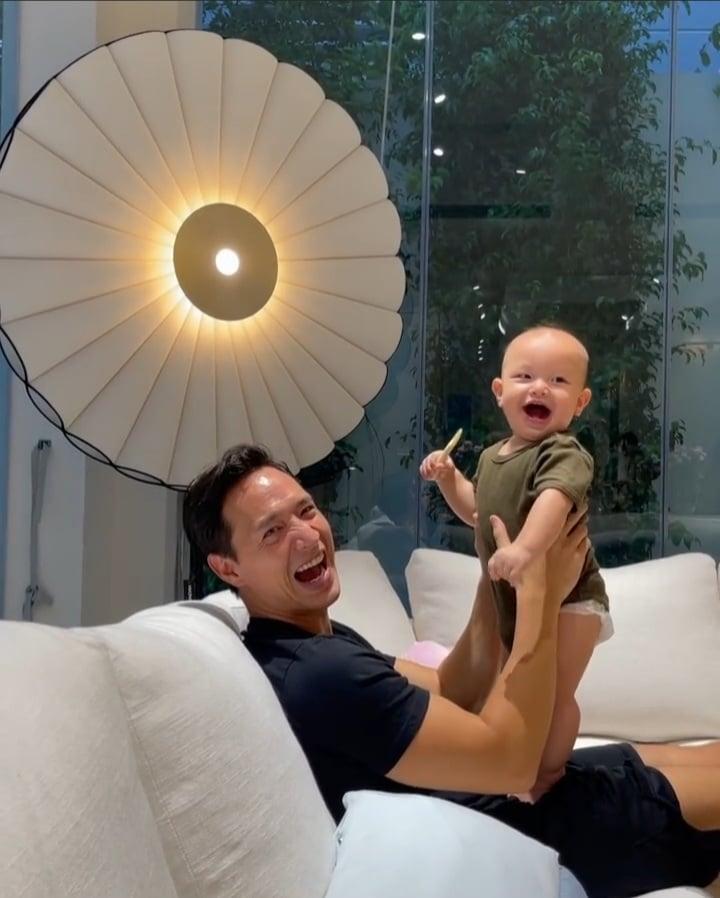 Cưng xỉu khoảnh khắc Leon giật tóc Kim Lý rồi cười cà chớn-4