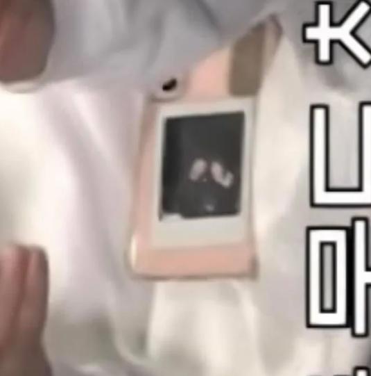 Jin bật mí loạt thông tin đắt giá về nghệ sĩ ngoại quốc sắp kết hợp với BTS-5