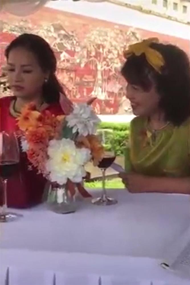 Hương Vị Tình Thân: Bà Bích khịa bà Sa cực gắt trong đám cưới-2