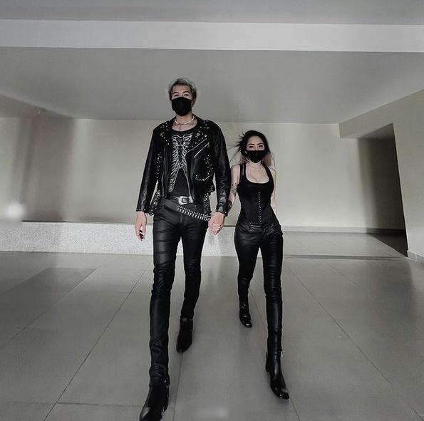 Bạn trai gần 1m9 như người khổng lồ bên cạnh Du Uyên 1m55-1