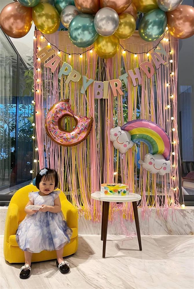 Ái nữ nhà Cường Đô La mới 1 tuổi đã sở hữu BST đồ hiệu cả tỷ đồng-1