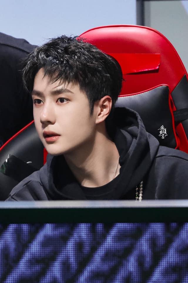 Vương Nhất Bác dính nghi vấn hẹn hò chỉ vì 1 sơ hở siêu nhỏ-4