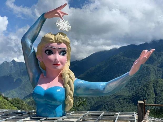 Sau Nữ thần tự do, Elsa, lại xuất hiện thêm Nữ thần nhắm mắt ở Sa Pa-3