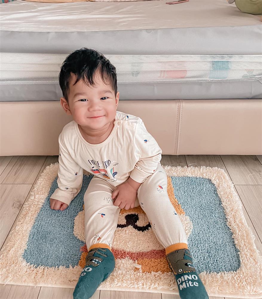 Con trai Đặng Thu Thảo lớn phổng phao, ra dáng soái ca nhí-2