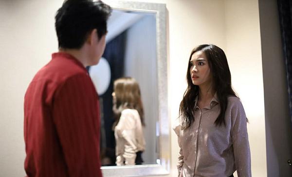 Nói dối vợ đến với người tình, chồng chết lặng khi trở về-2