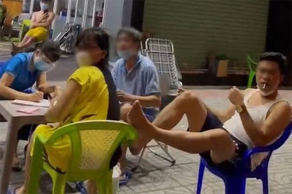 Clip: Say xỉn chửi công an, còn nói giọng trên tiền 50 triệu là cùng-2