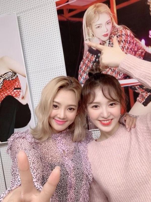 Fan thông cảm khi DJ miền Tây của SNSD không nhớ nổi bìa album nhóm-4