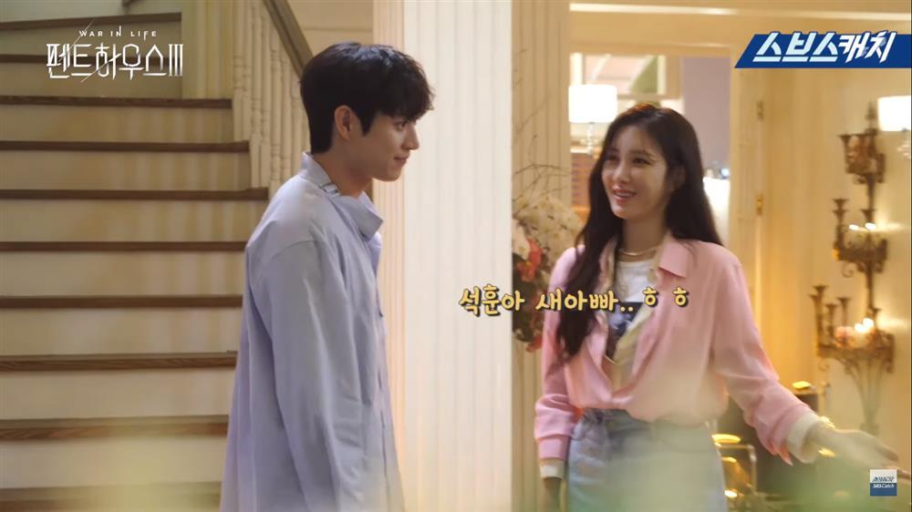 Hậu trường Penthouse 3: Soo Ryeon giới thiệu Logan là bố dượng rồi đây!-8