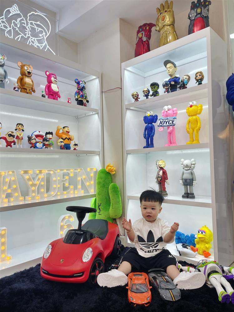 Hơn 1 tuổi, cháu ngoại Minh Nhựa có cuộc sống chuẩn rich kid-13