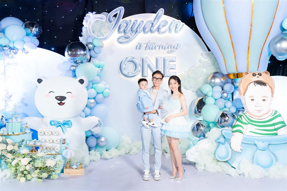 Hơn 1 tuổi, cháu ngoại Minh Nhựa có cuộc sống chuẩn rich kid-3