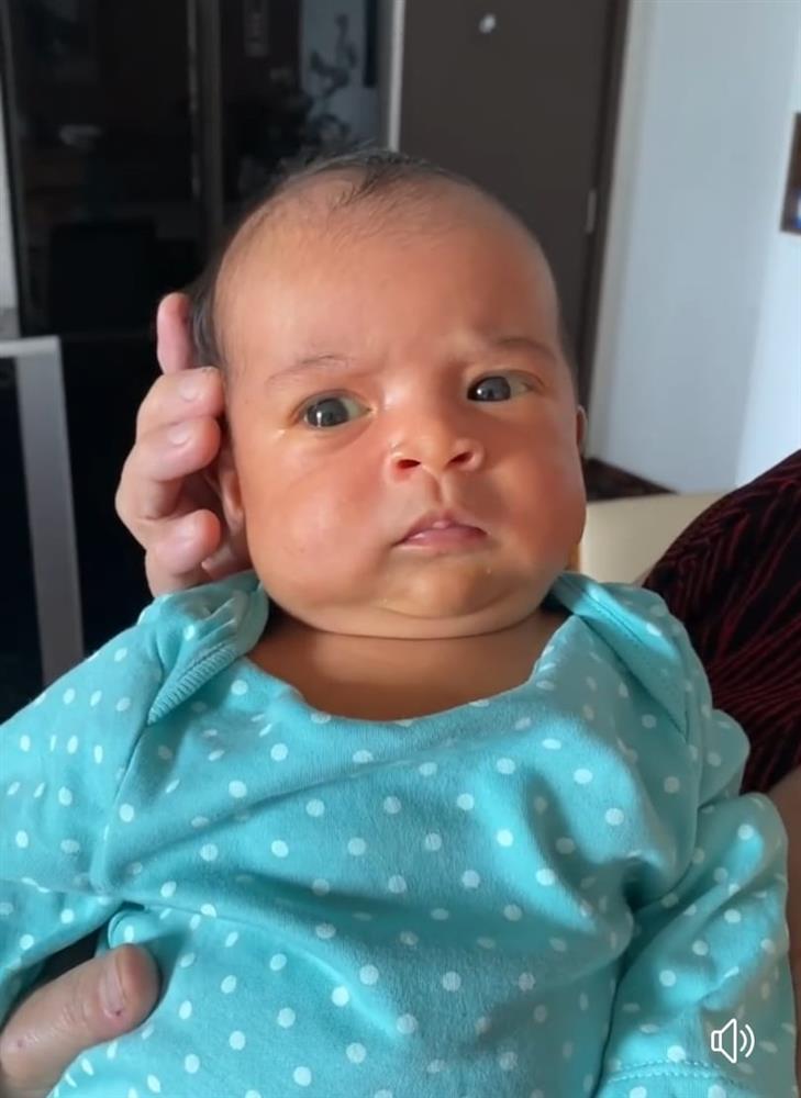 Con gái Võ Hạ Trâm liên tục nổi quạu khi mẹ trò chuyện-1