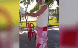 Clip: Ông chú nằng nặc đòi ở chung với F0 vì đã nhìn thấy con Covid-1