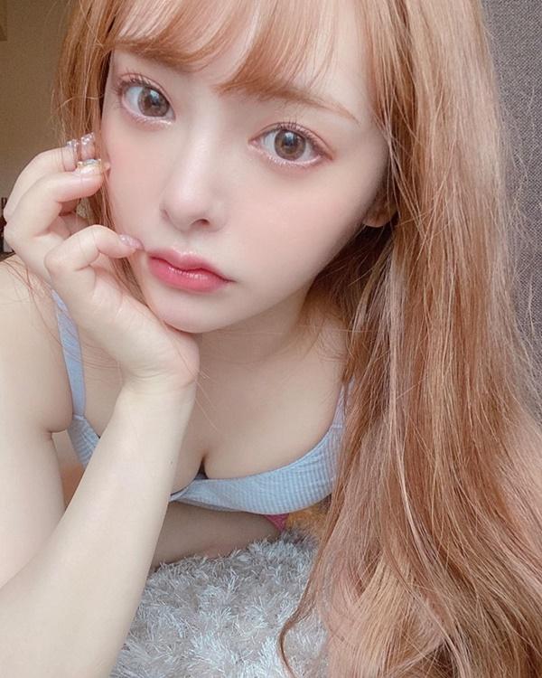 Mỹ nhân 9X từng được bình chọn là người có đôi môi gợi cảm nhất trên một website dành cho fan nam năm 2020.