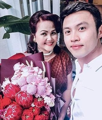 Shark Khoa khoe mẹ ngày trẻ, nhan sắc xế chiều được chú ý hơn-4