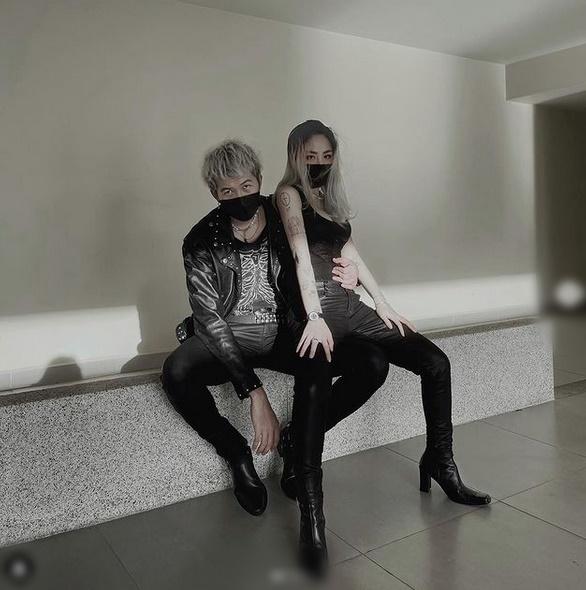 Du Uyên 1m5 - bạn trai 1m9 chụp ảnh kiểu gì để đôi lứa xứng đôi?-1