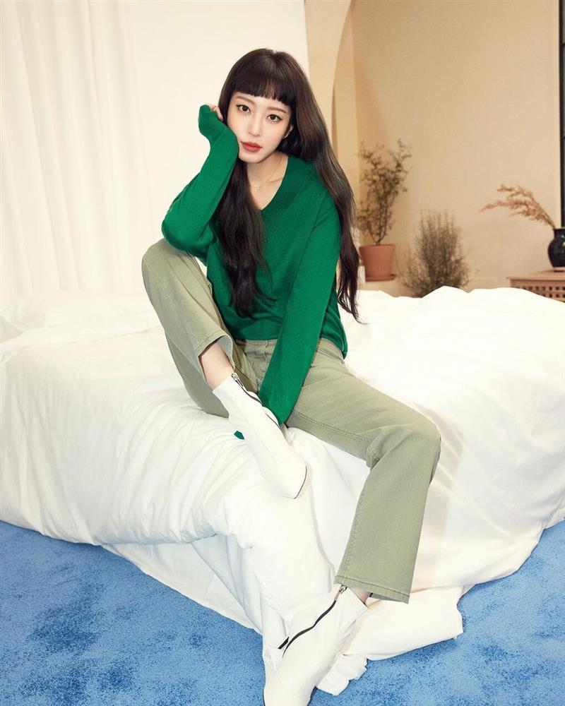 Thiều Bảo Trâm, Joy Red Velvet mặc xanh lá đẹp mê khó mà xa lánh