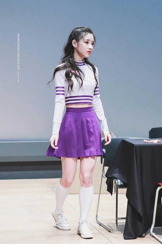 Nữ thần Kpop mất điểm vì chân to, mặt cực xinh không thể cứu lại-8