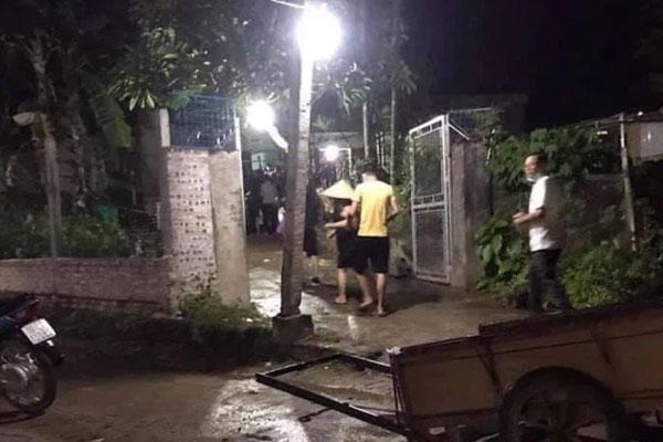 Clip: Điện thoại để trên đùi bé gái bất ngờ bốc khói dữ dội-1