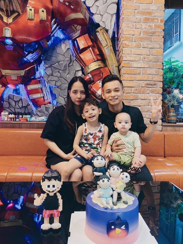 Tài sản kếch xù, Độ Mixi và nóc nhà cực chân chất, hiếm khi diện đồ đôi-1