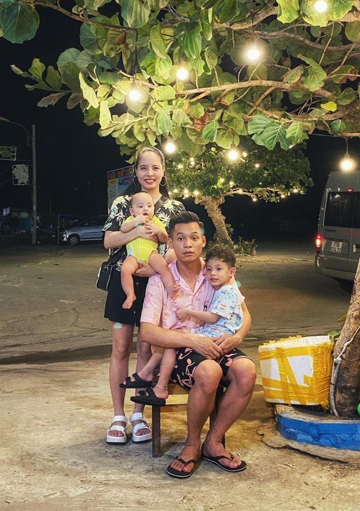 Tài sản kếch xù, Độ Mixi và nóc nhà cực chân chất, hiếm khi diện đồ đôi-4