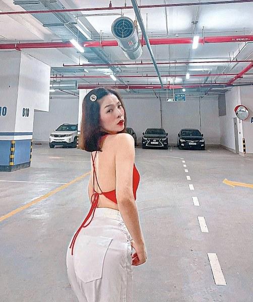 Lệ Quyên mix đồ với áo hai dây như gái 18, bảo sao bồ trẻ mê tít-1