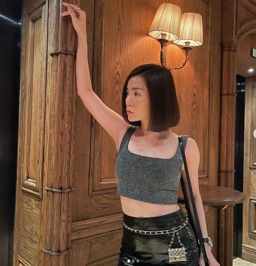 Lệ Quyên mix đồ với áo hai dây như gái 18, bảo sao bồ trẻ mê tít-16