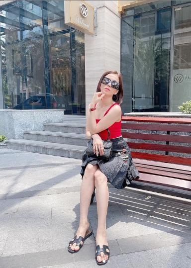 Lệ Quyên mix đồ với áo hai dây như gái 18, bảo sao bồ trẻ mê tít-17