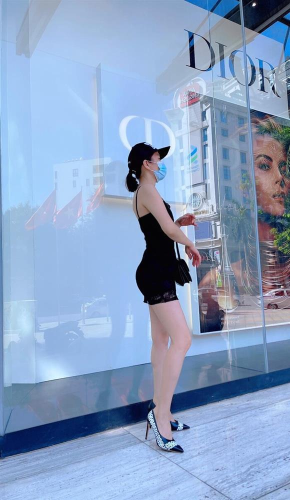 Lệ Quyên mix đồ với áo hai dây như gái 18, bảo sao bồ trẻ mê tít-21