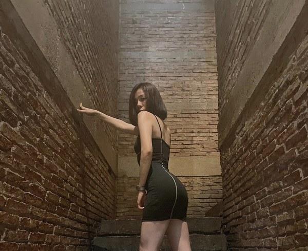 Lệ Quyên mix đồ với áo hai dây như gái 18, bảo sao bồ trẻ mê tít-19