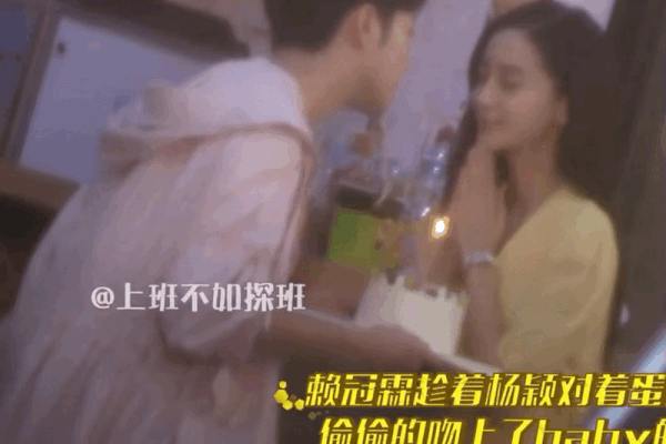 Angela Baby hôn môi đàn em kém 12 tuổi