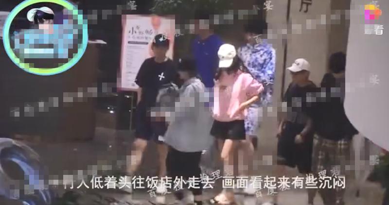 Angela Baby khóa môi đàn em kém 12 tuổi-10