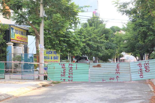 Đi bộ ra khỏi nhà 500m thì gặp công an, 2 người bị phạt 15 triệu-2