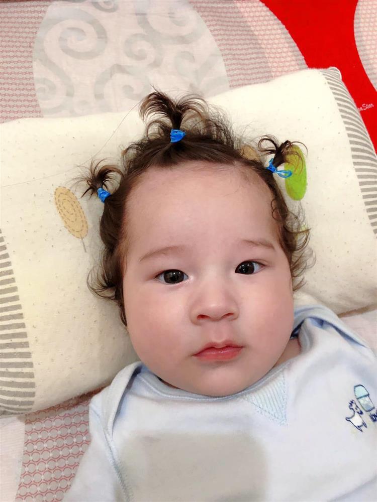 Con trai lai của Hoàng Oanh cưng xỉu dù bị mẹ dìm hàng tới bến-1