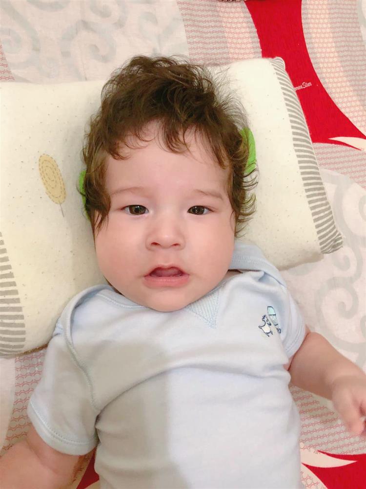 Con trai lai của Hoàng Oanh cưng xỉu dù bị mẹ dìm hàng tới bến-2