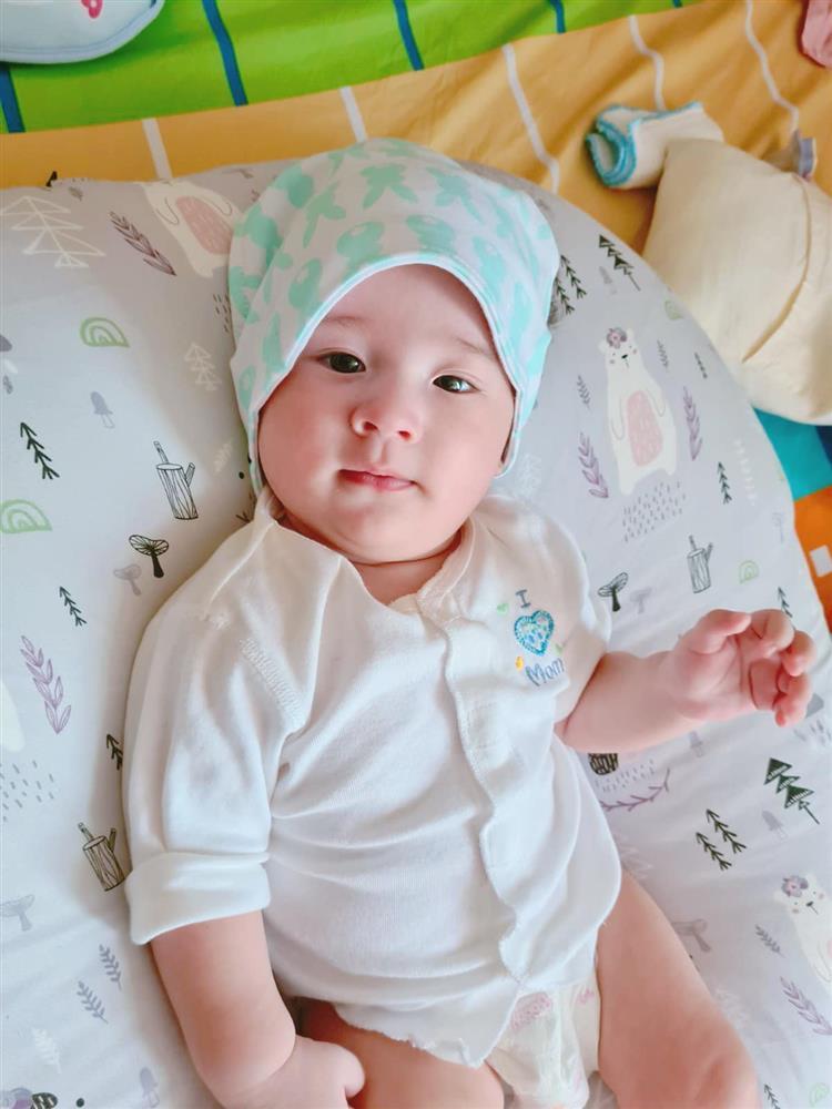 Con trai lai của Hoàng Oanh cưng xỉu dù bị mẹ dìm hàng tới bến-4