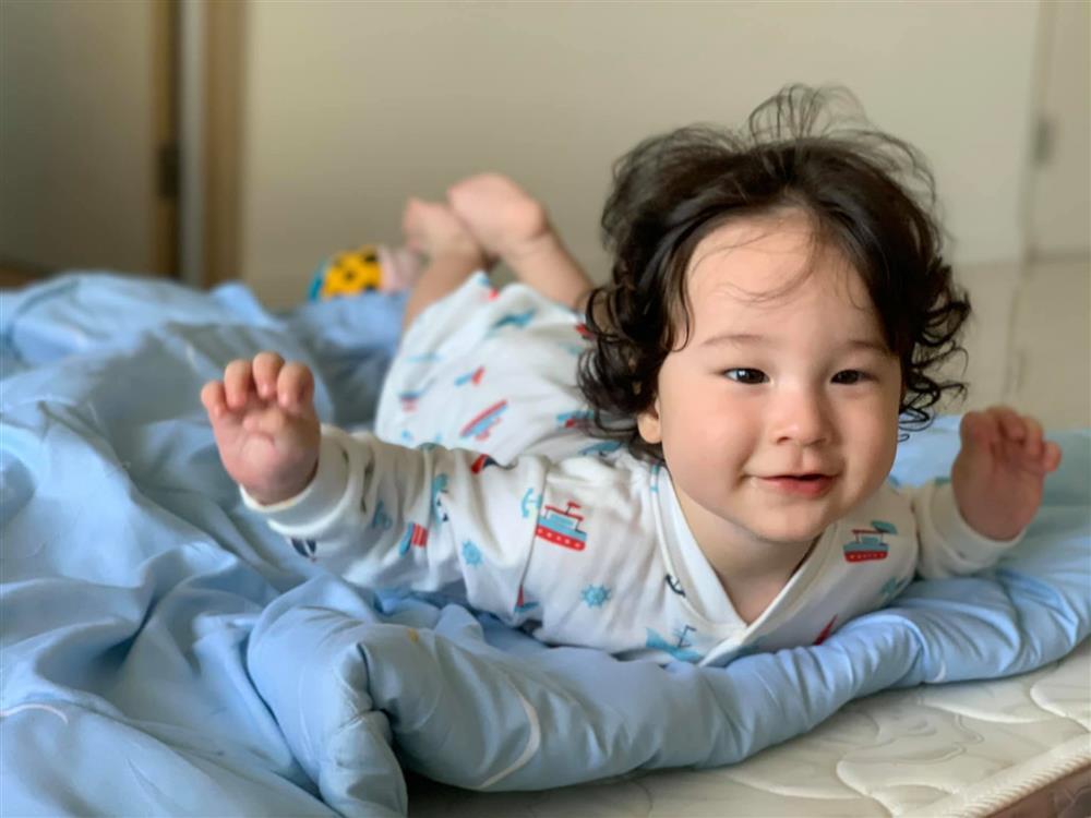 Con trai lai của Hoàng Oanh cưng xỉu dù bị mẹ dìm hàng tới bến-7