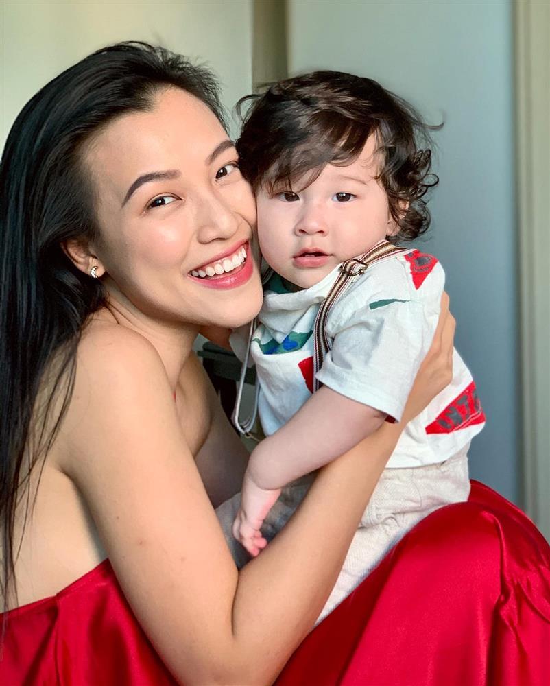 Con trai lai của Hoàng Oanh cưng xỉu dù bị mẹ dìm hàng tới bến-10