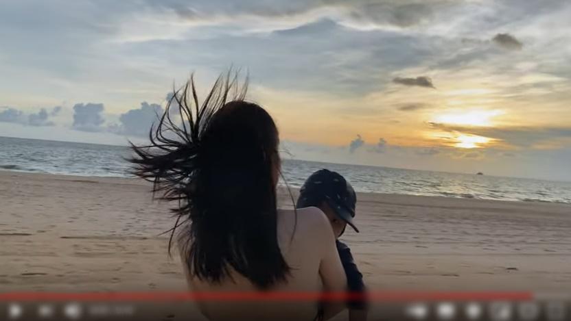 Hòa Minzy đã xóa hình xăm Công Phượng trên ngực trái-2