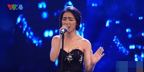 Hòa Minzy đã xóa hình xăm Công Phượng trên ngực trái-8