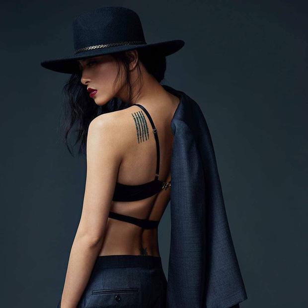 Ngô Thanh Vân khoe hình xăm siêu khủng ở vòng 3 khi diện bikini-2