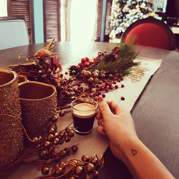 Ngô Thanh Vân khoe hình xăm siêu khủng ở vòng 3 khi diện bikini-7